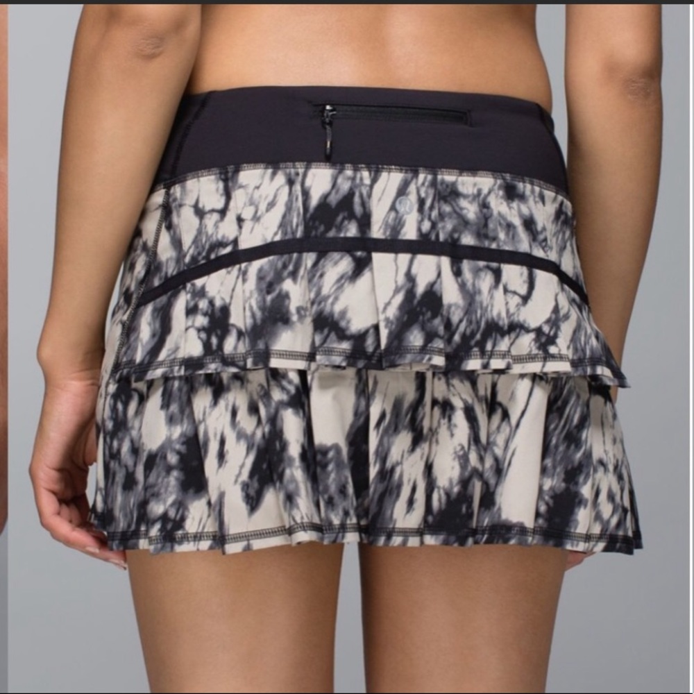 Lululemon 6 Pace Setter Skirt Black Marble Granite